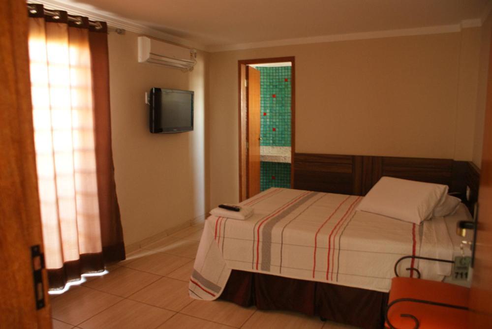 Colorado Plaza Hotel Rio Verde Buitenkant foto
